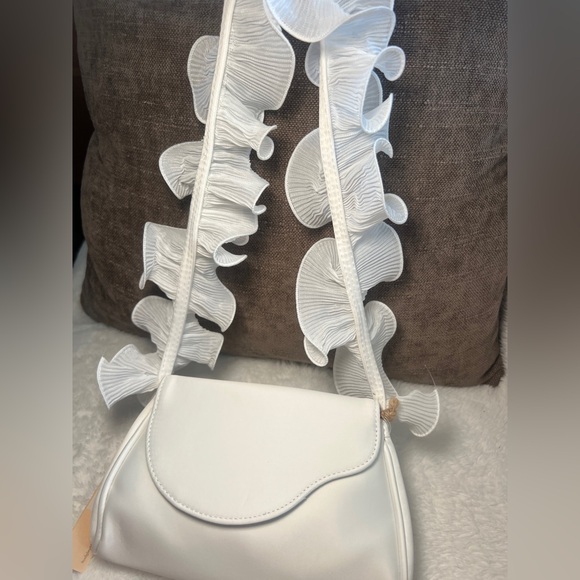 Jewel Badgley Mischka
Woman's Sophia Ruffle Me Pouch Clutch - Picture 2 of 8